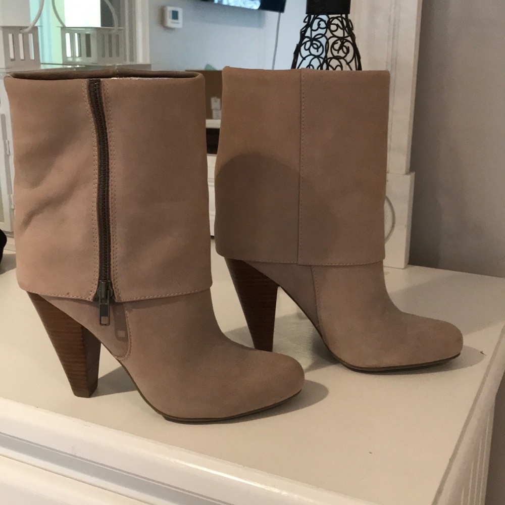 Beige boots size 7